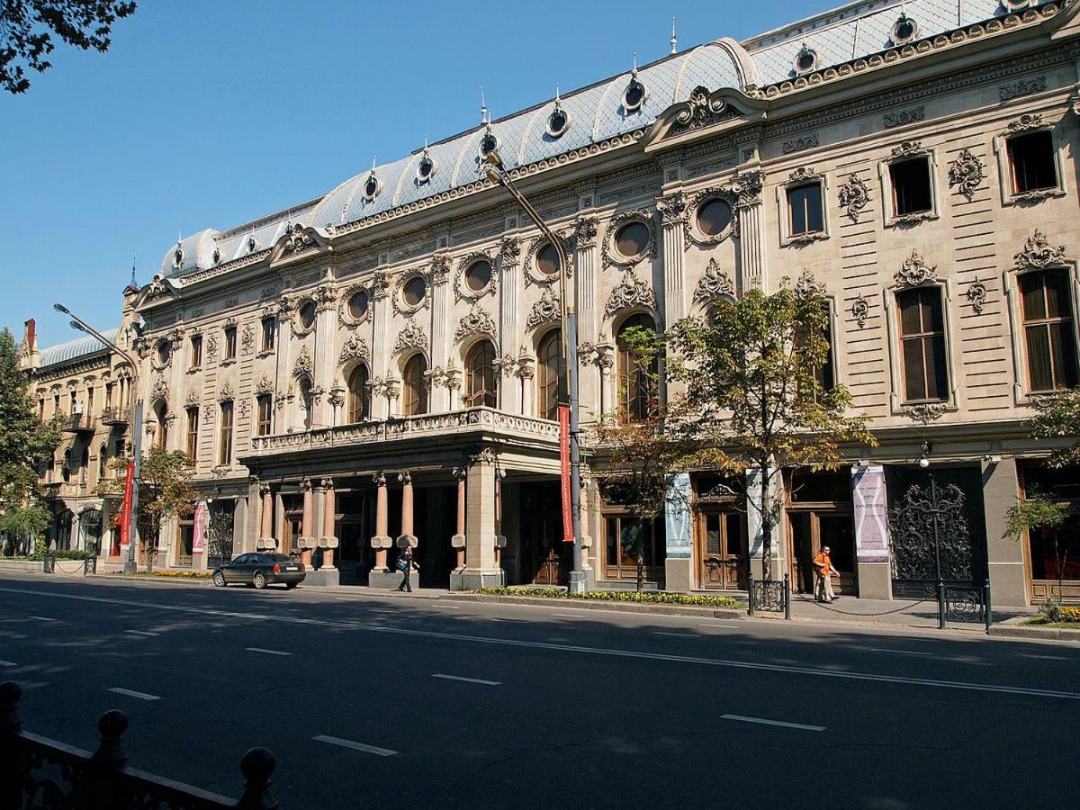 Parliament On Rustaveli Studio Tbilisi Luaran gambar